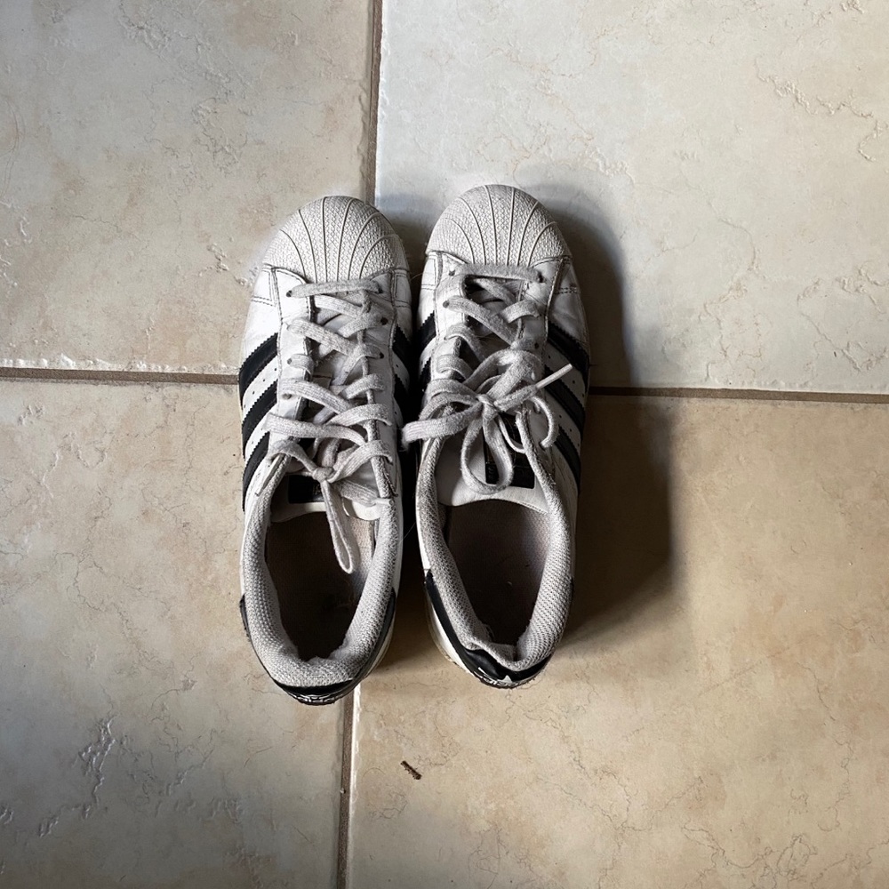 Women’s superstar Adidas Sneakers